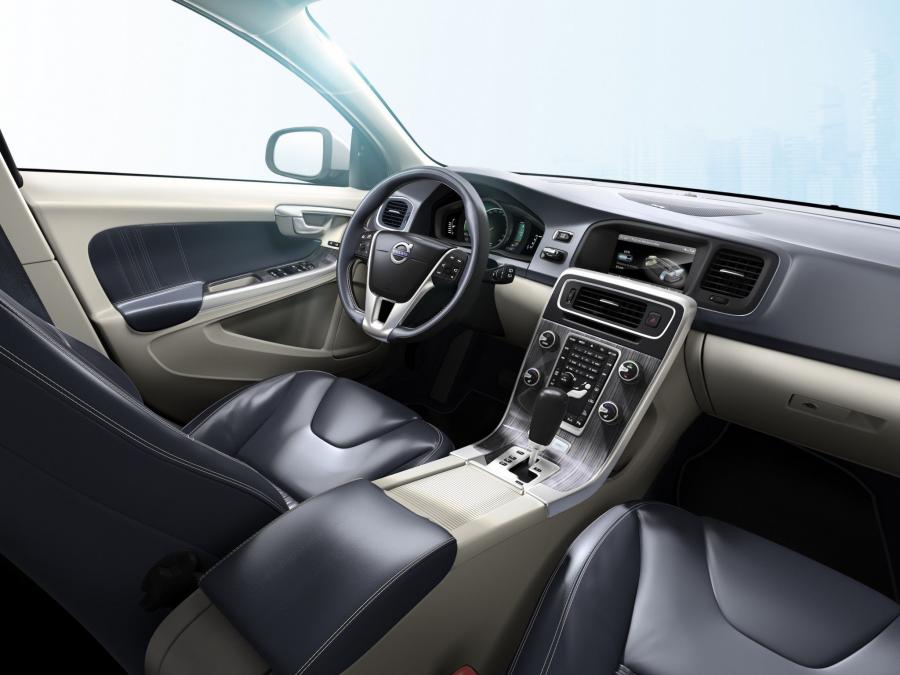  Volvo V60 Plug-in Hybrid 2011 года  (фото 10 из 68)